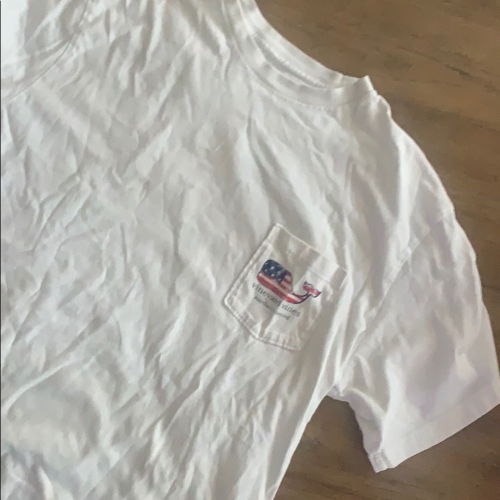 Vineyard vines t shirt